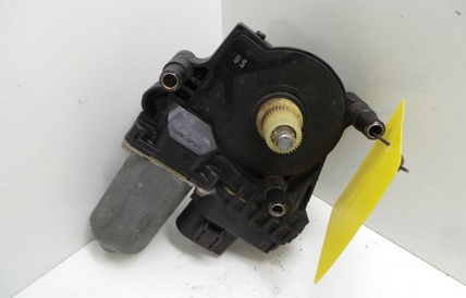 Audi A6 4B Avant Bj.01 Fensterhebermotor hinten links BOSCH 0130821784